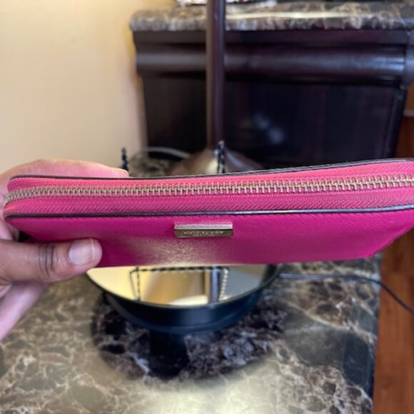 Kate Spade, EUC Leather Zip Around Wallet Sweetheart Pink - Picture 4 of 6